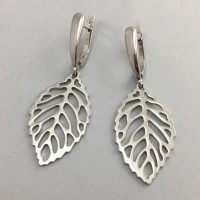 Серебряные серьги без камней "Листок" ЮМ-20434
