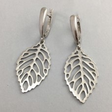 Серебряные серьги без камней "Листок" ЮМ-20434