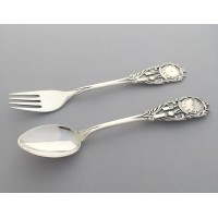 Набор серебряной детской посуды Часики 2 предмета (ложка+вилка) БР-435048