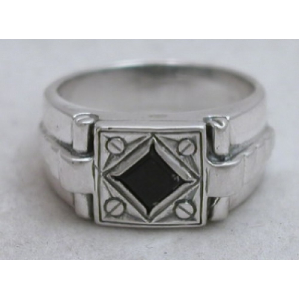 Серебряное кольцо с черным ониксом Петр бр-2160027