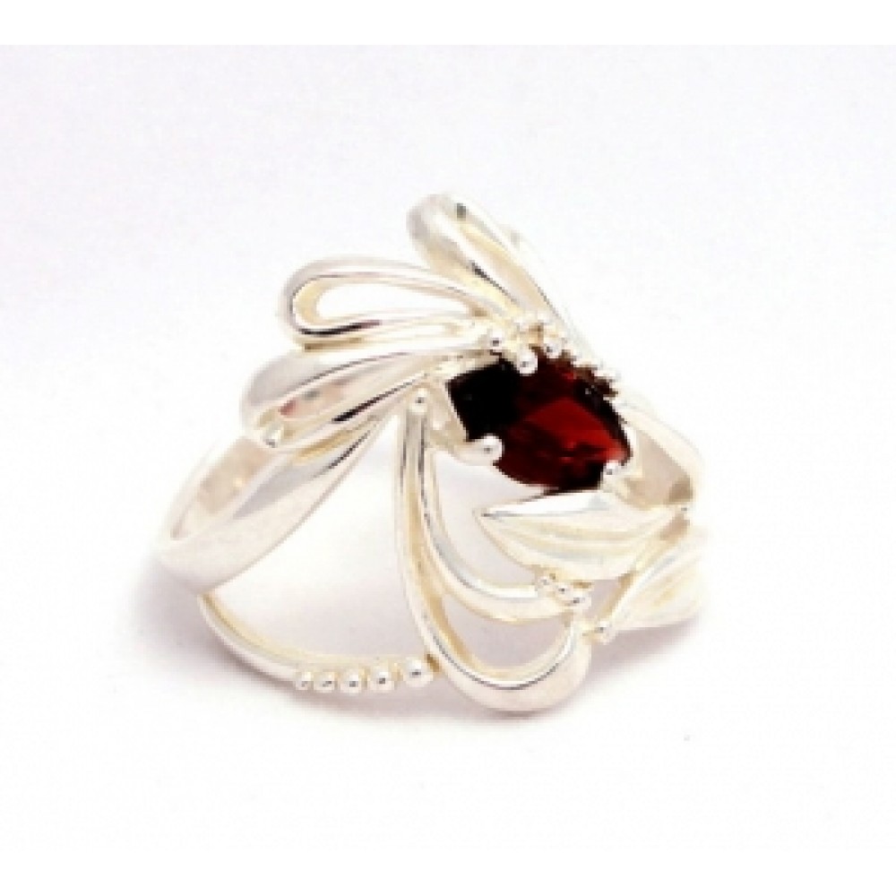 Серебряное кольцо с гранатом бр-2180128