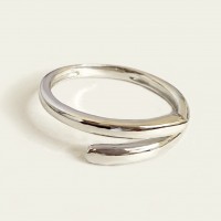 Серебряное кольцо без вставок бр-0061421