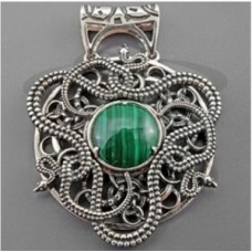 Серебряная подвеска "Змеи" с малахитом 049128