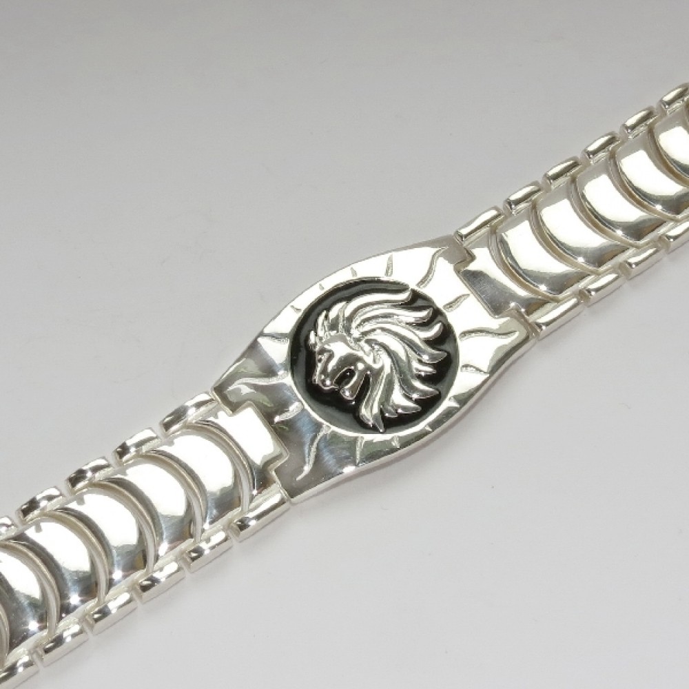Серебряный браслет мужской с черной эмалью Лев бр-00321