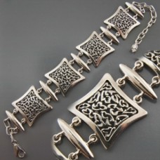 Браслет серебряный "Подушка" 088578