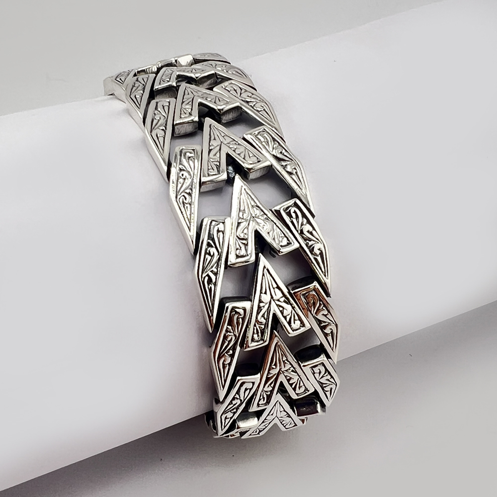 Серебряный мужской широкий браслет Волк с чернением 925 пробы