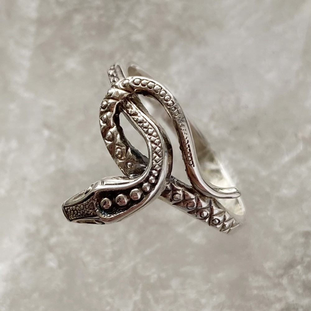 Срібна каблучка без вставок Змія 2 БР-0005821