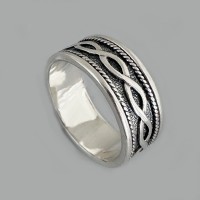 Серебряное кольцо без камней с орнаментом бр-0011021