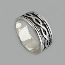 Серебряное кольцо без камней с орнаментом бр-0011021