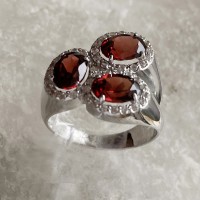 Срібна каблучка з гранатом Джейн 2 БР-8107821