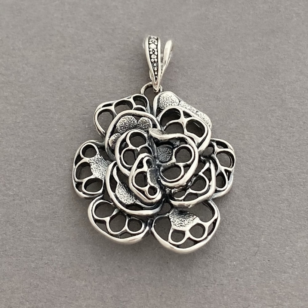 Серебряный кулон в виде цветка БР-0036331