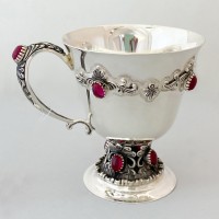 Серебряная чашка с красными камнями 130 мл Корунд ХЮ-020028