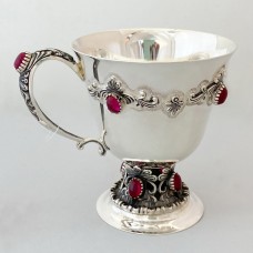 Серебряная чашка с красными камнями 130 мл Корунд ХЮ-020028