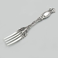 Серебряная оригинальная вилка Лилия  БР-0051881