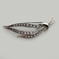 Брошь серебряная в камнях Мила бр-1001061