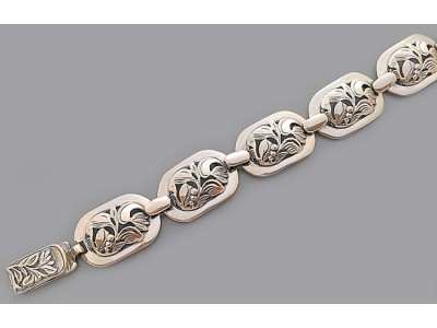 Почему чернеет серебро?